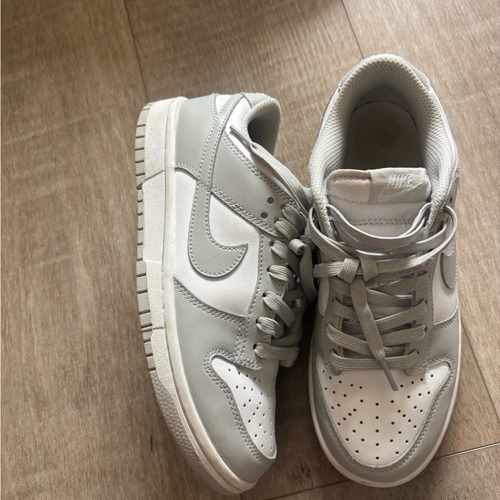 Nike Low-Top Sneakers in White and Light Gray
